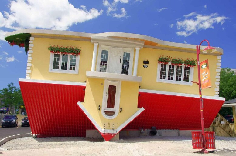 The Upside Down House in Niagara Falls, ON